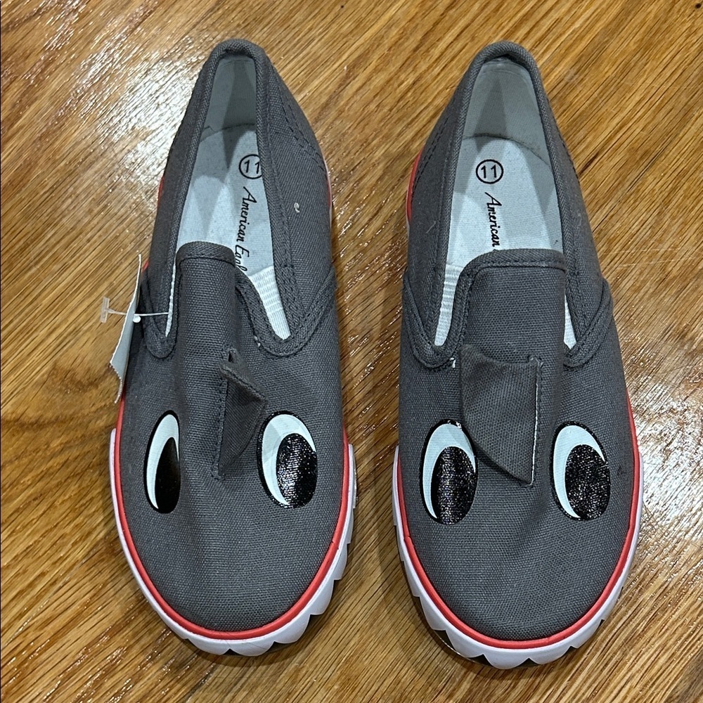 American Eagle Outfitters Kids Gray Shark Sneakers with Eye new size 11
